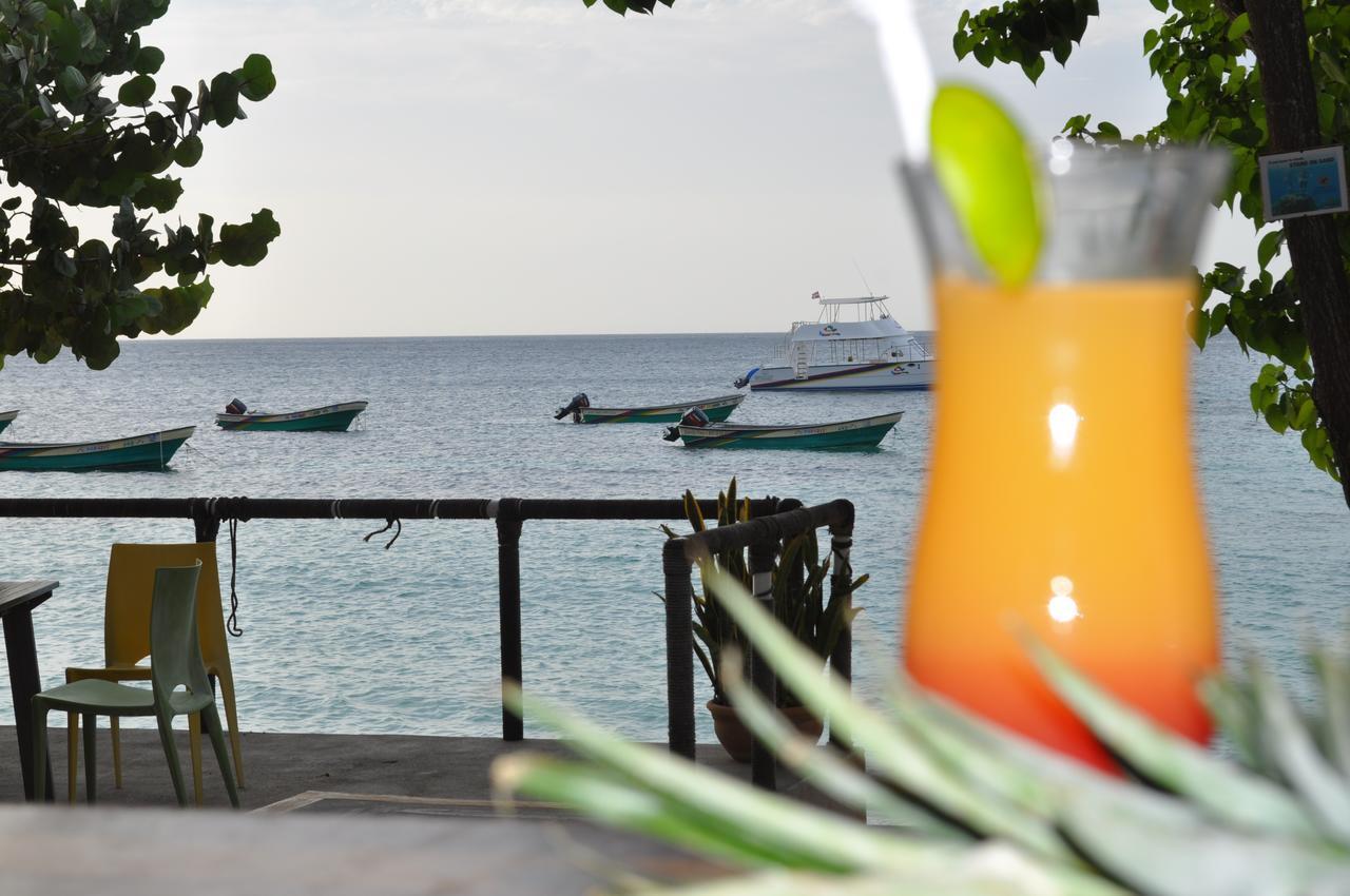 Paradise Island Beach Resort Punta Rucia Buitenkant foto
